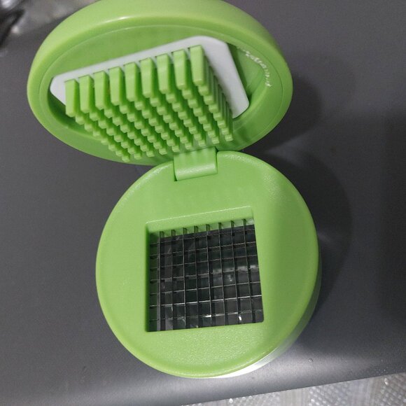 Joie Garlic Mini Plastic Garlic Press Crusher Slicer Grater Dicing Super Cute - Picture 2 of 4